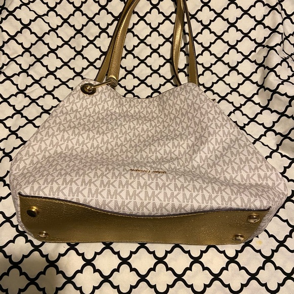 Authentic signature Michael Kors bag - Picture 2 of 10